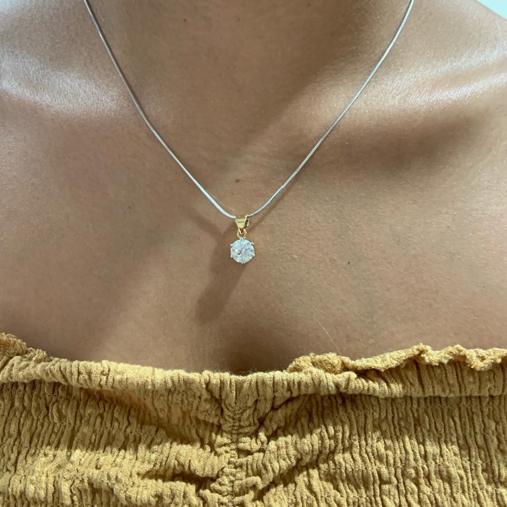 1.98 carat necklace, 20k carat gold setting